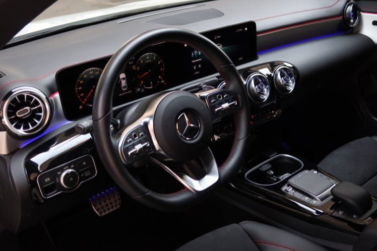 Chauffeur vs self-drive: what's the difference?